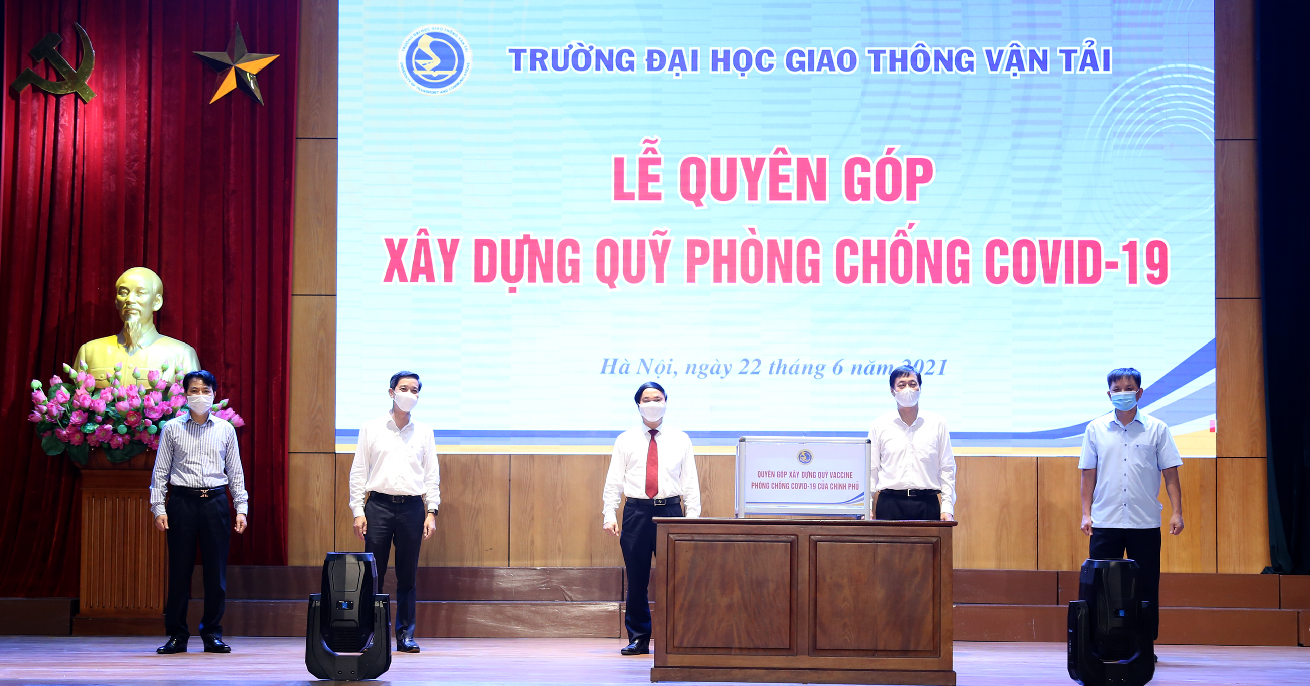 Ủng hộ vacxin covid