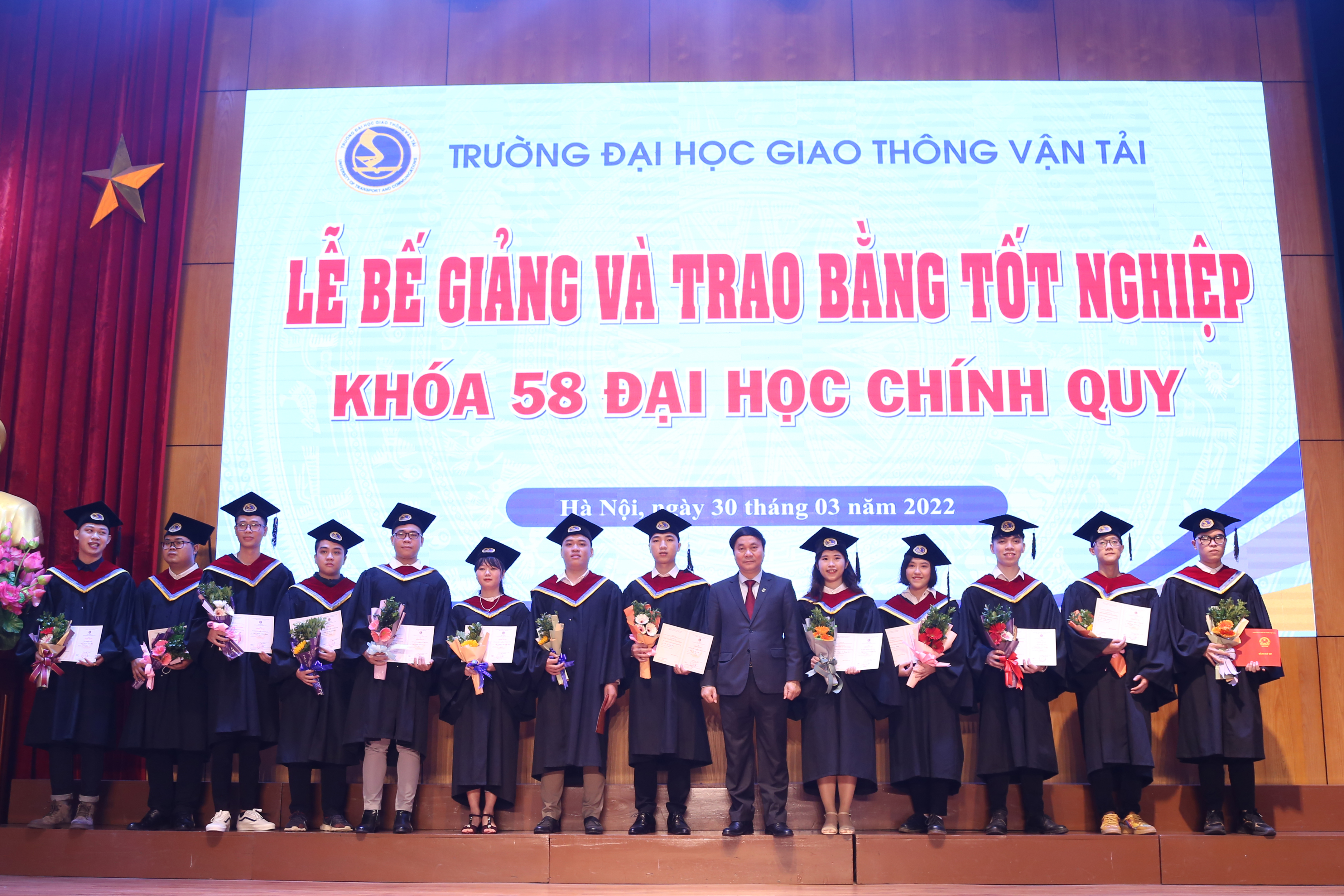 Lễ bế giảng và trao bằng tốt nghiệp khóa 58 Đại học chính quy hệ 4.5 năm 
