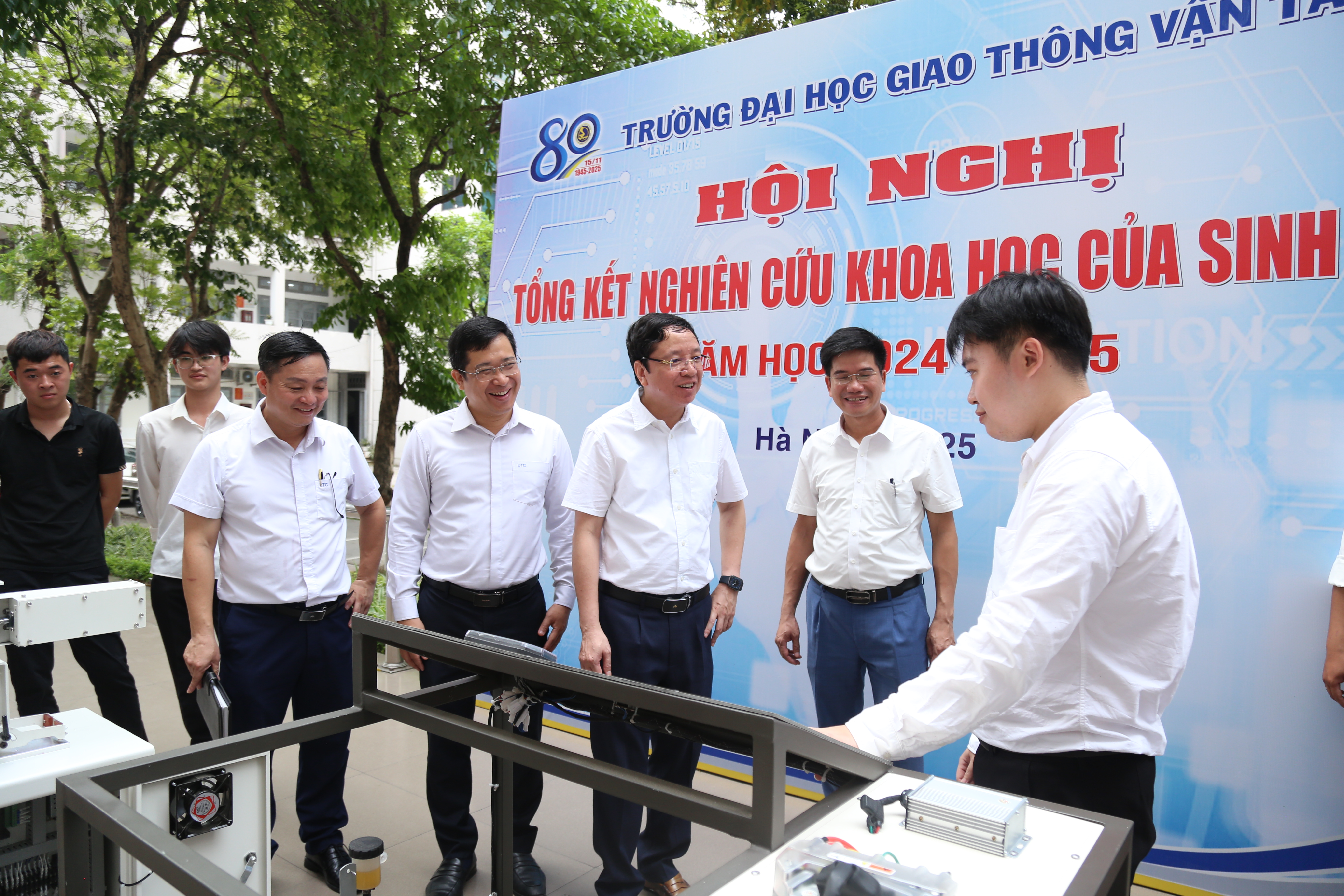 Hội nghị tổng kết NCKH sinh viên năm học 2024-2025 (Phiên tiểu ban)