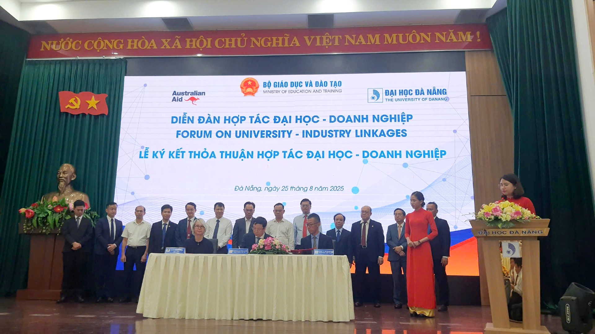 Trường Đại học Giao thông vận tải ký kết hợp tác chiến lược với các Tập đoàn Công nghệ hàng đầu tại Diễn đàn hợp tác Đại học – Doanh nghiệp