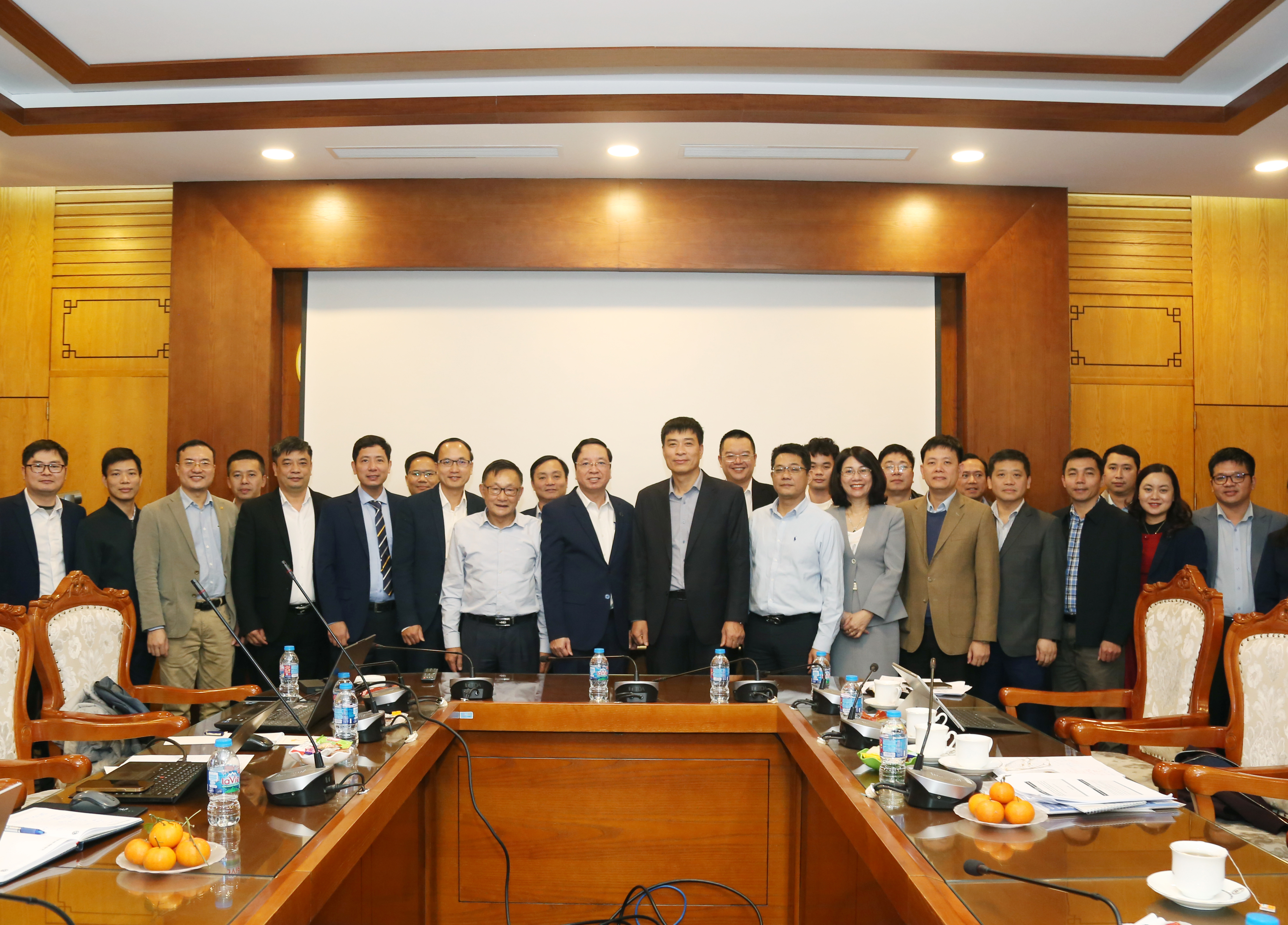 Tọa đàm "Thực tế và thách thức trong xây dựng cầu đường sắt và đường bộ đi chung" 