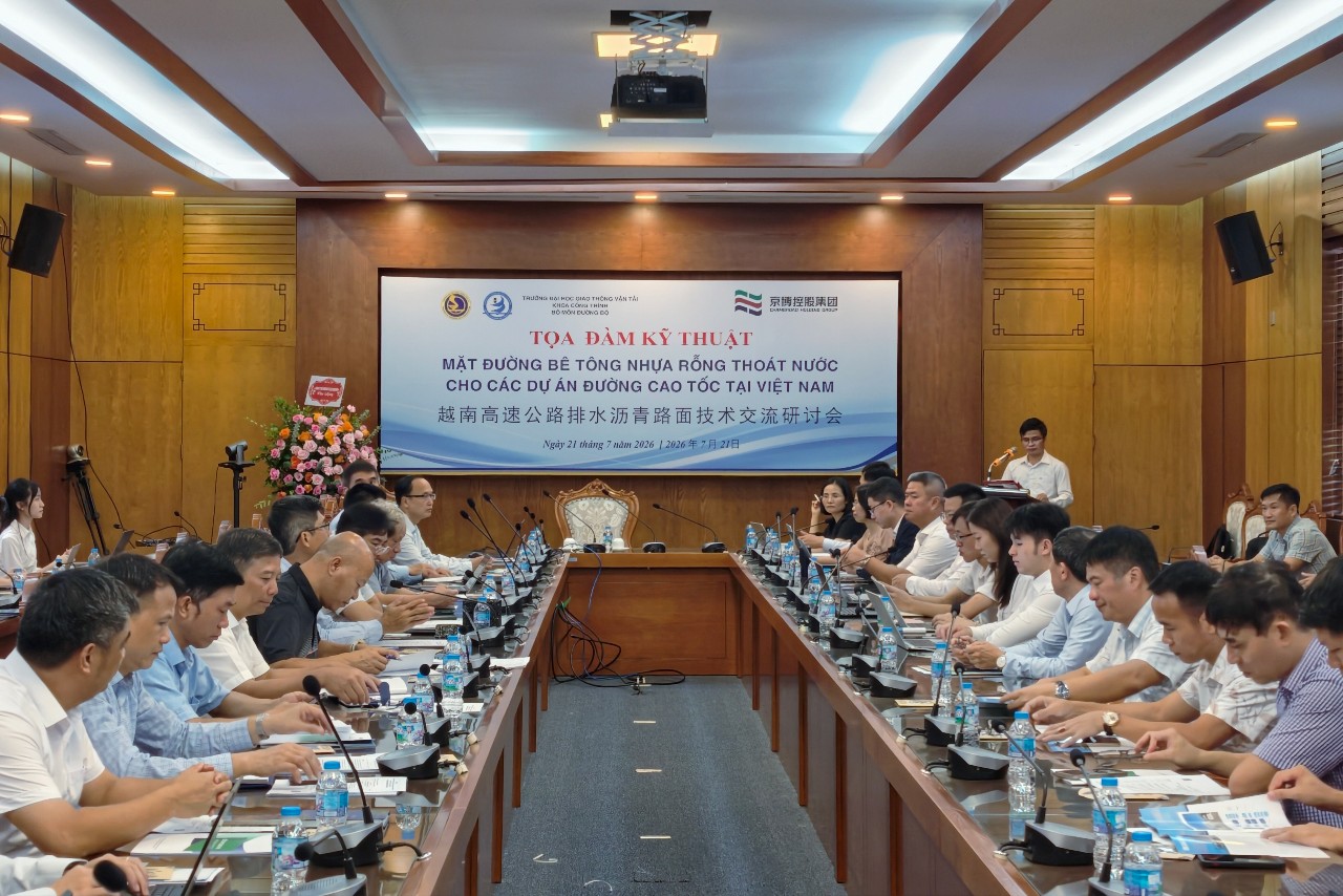 Tọa đàm kỹ thuật "Mặt đường bê tông nhựa rỗng thoát nước cho các dự án đường cao tốc tại Việt Nam"
