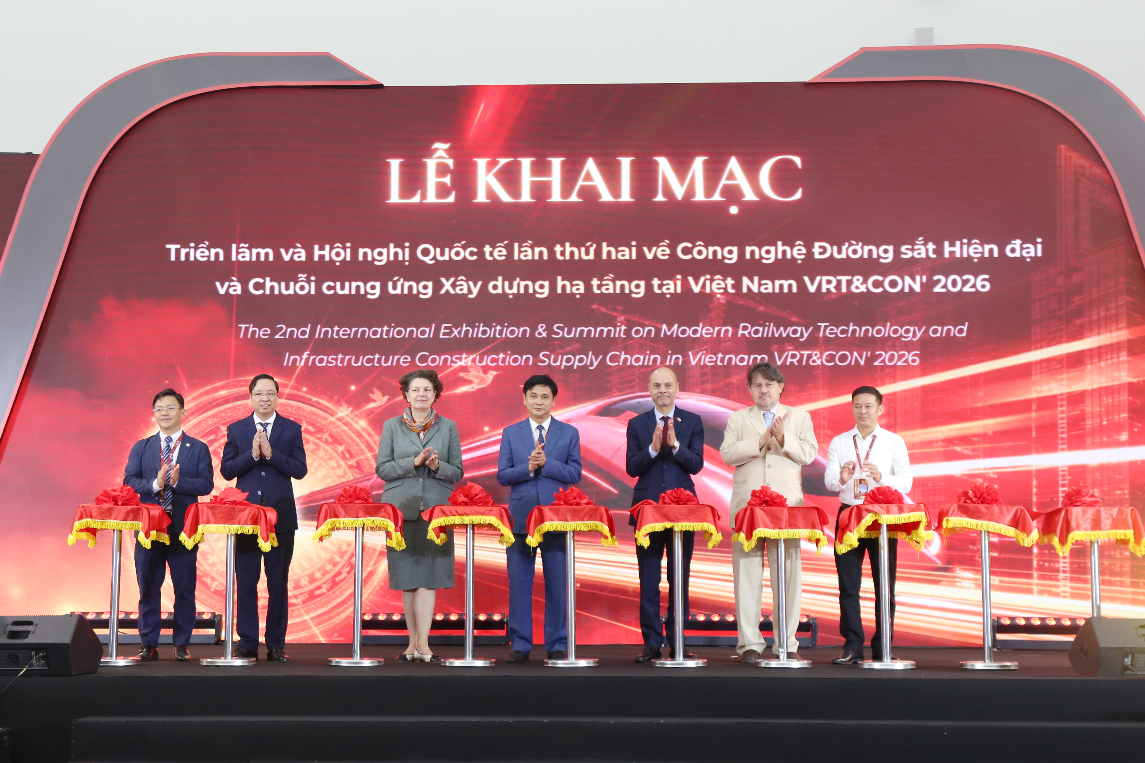 Trường Đại học GTVT khẳng định vị thế Trường đại học trọng điểm về KH&CN tại Triển lãm và Hội nghị quốc tế VRT&CON 2026