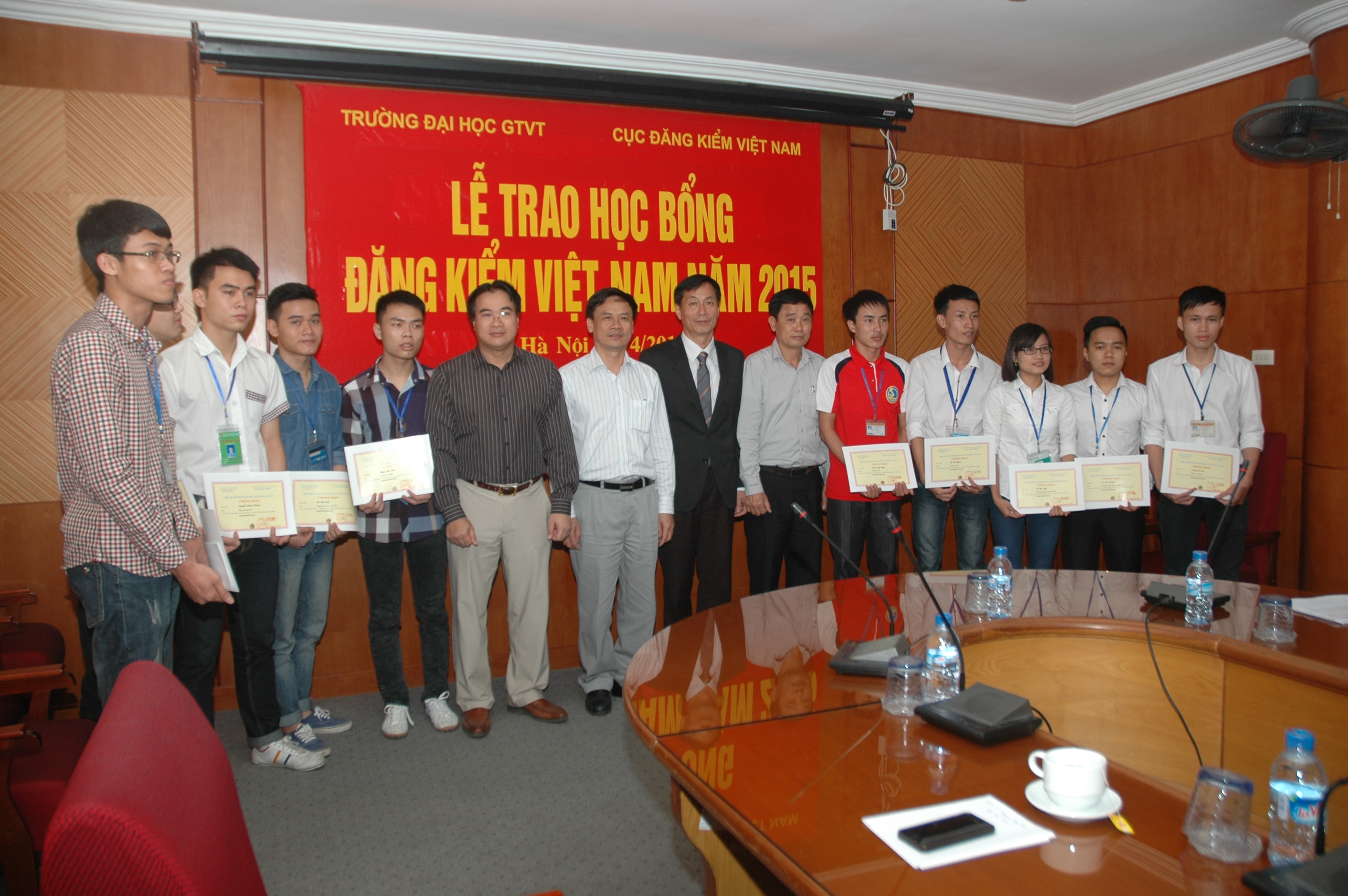 Lễ trao học bổng Đăng kiểm Việt Nam